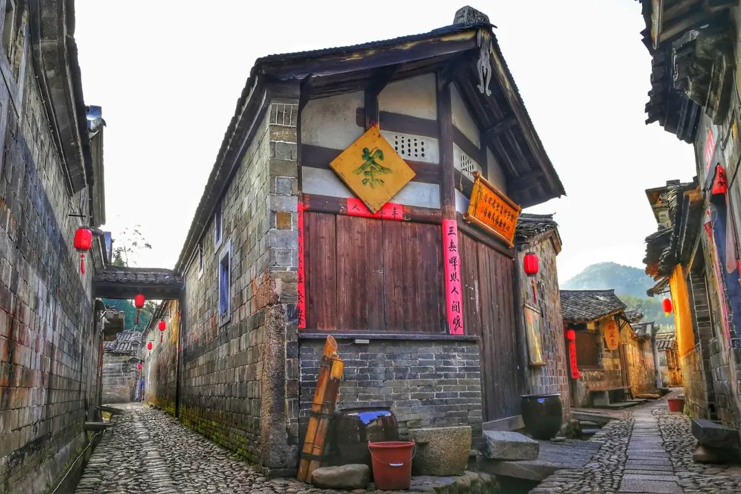 冠豸山、古田会址、南靖田螺坑土楼、云水谣汽车三日游