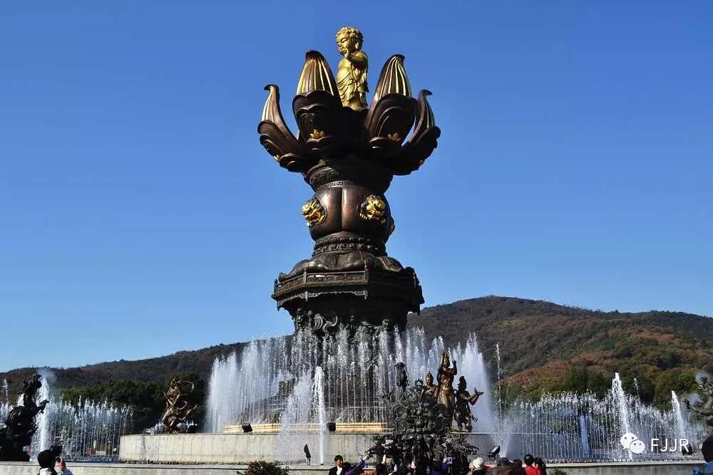 中秋观潮团！杭州西湖&雷峰塔、宋城+无锡灵山大佛+苏州留园+钱塘江观潮+水乡乌镇汽车四日游