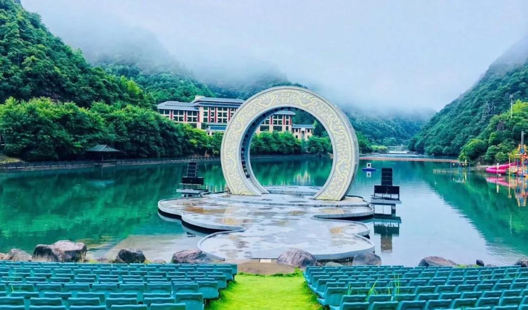 国庆江南九寨沟-武义牛头山、五星高山温泉、网红高空玻璃观景平台、方岩、石鼓寮影视城、古堰画乡、璟园精品双动纯玩三日游