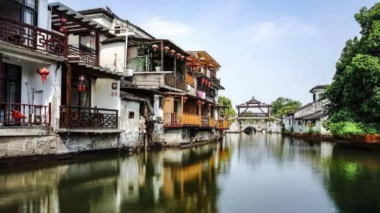 华东五市+牛首山胜景+鼋头渚&太湖风光+双水乡（乌镇、木渎）+苏州园林+杭州西湖+上海中华艺术馆5日