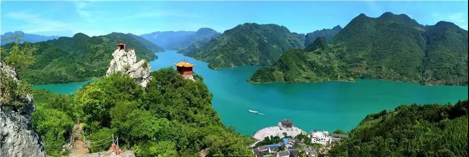 三峡人家、豪华游船（过船闸）、三峡大坝、恩施大峡谷、地心谷、土司城、女儿城双飞5日游 